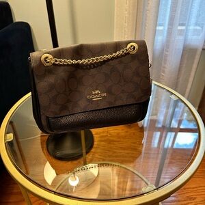 COACH Handbag. Medium. Excellent Condition!